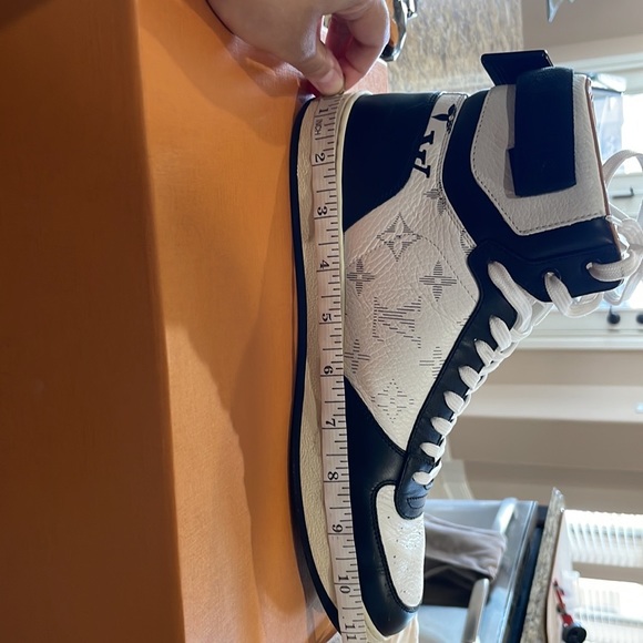 Louis Vuitton high top sneakers - Picture 4 of 8